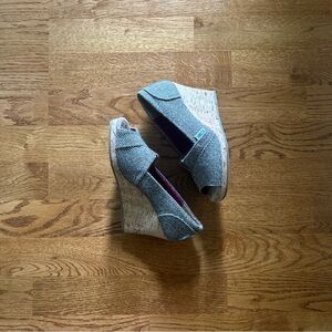 TOMS Wedge Pump Sandal Shoe Women 5 Tan Heels Open Toe Brown Gold Tweed Cork